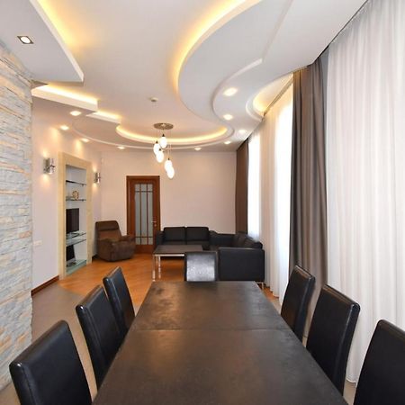 Прекрасная 4-Ех Комнатная Квартира В Самом Центре Yerevan Exterior photo