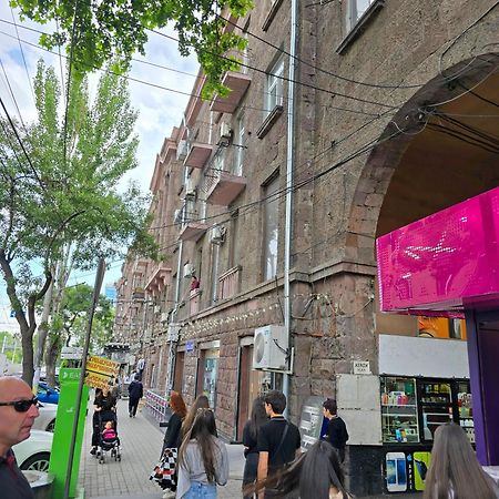 Прекрасная 4-Ех Комнатная Квартира В Самом Центре Yerevan Exterior photo