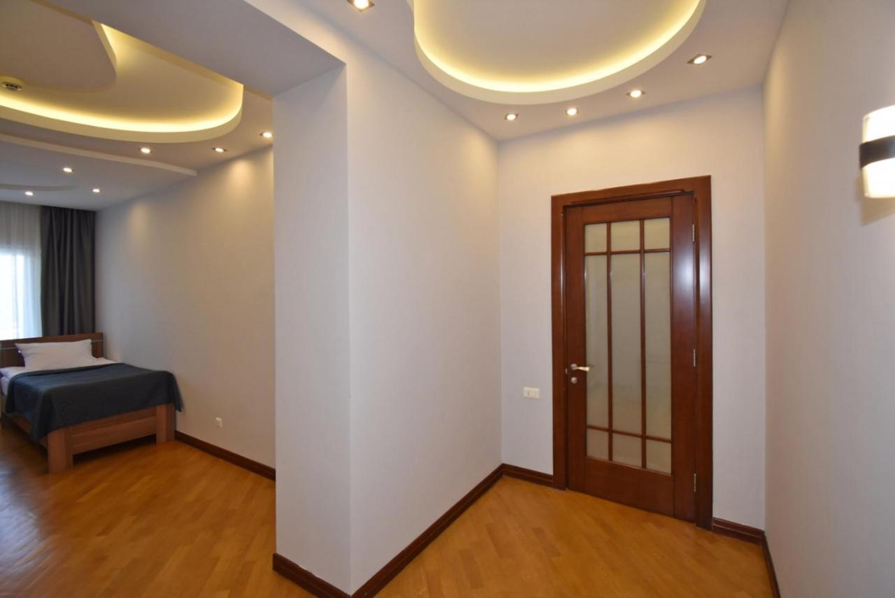 Прекрасная 4-Ех Комнатная Квартира В Самом Центре Yerevan Exterior photo
