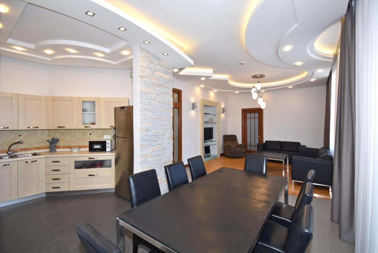 Прекрасная 4-Ех Комнатная Квартира В Самом Центре Yerevan Exterior photo