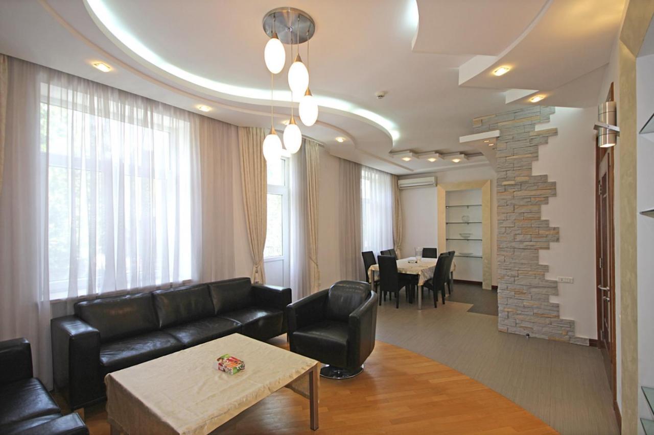 Прекрасная 4-Ех Комнатная Квартира В Самом Центре Yerevan Exterior photo