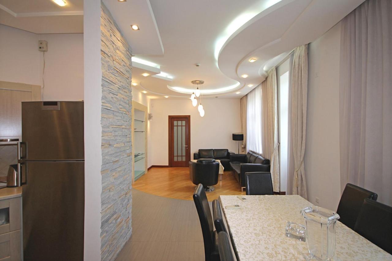 Прекрасная 4-Ех Комнатная Квартира В Самом Центре Yerevan Exterior photo