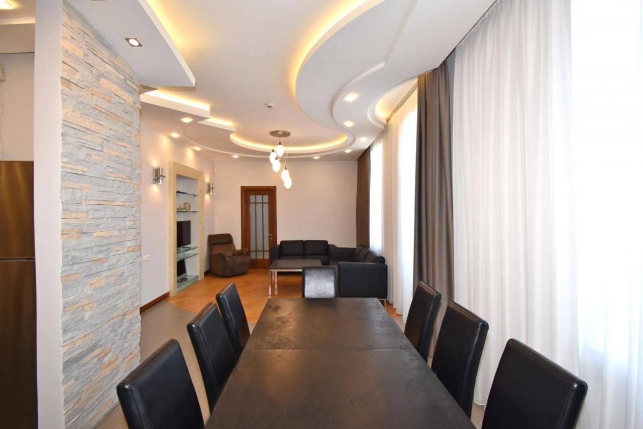 Прекрасная 4-Ех Комнатная Квартира В Самом Центре Yerevan Exterior photo