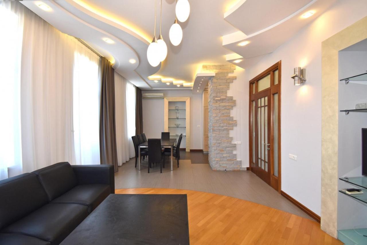 Прекрасная 4-Ех Комнатная Квартира В Самом Центре Yerevan Exterior photo